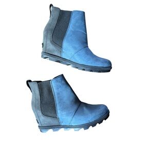 Sorel Blue and Black Wedge Snow Boots Size 10